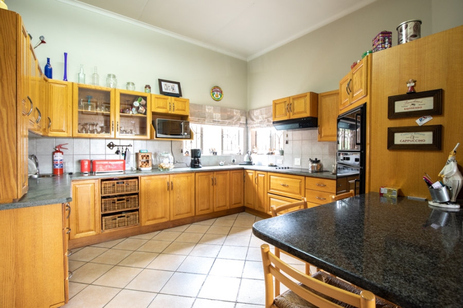 4 Bedroom Property for Sale in Zwavelpoort Gauteng