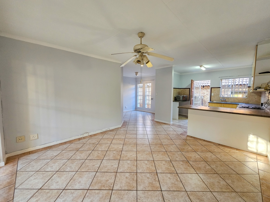 To Let 2 Bedroom Property for Rent in Die Hoewes Gauteng