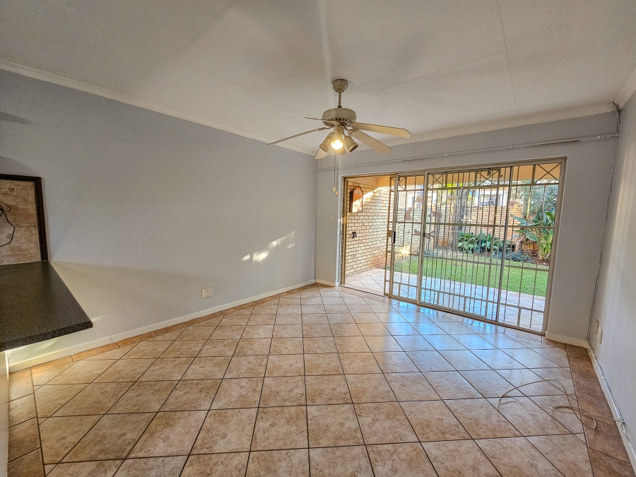 To Let 2 Bedroom Property for Rent in Die Hoewes Gauteng