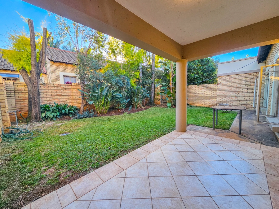 To Let 2 Bedroom Property for Rent in Die Hoewes Gauteng