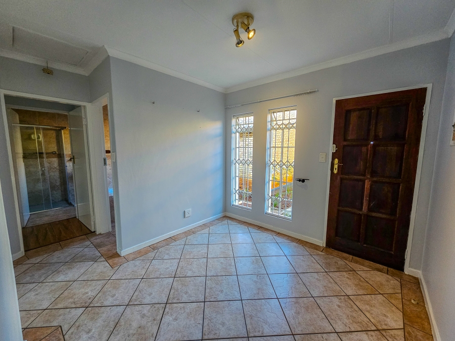 To Let 2 Bedroom Property for Rent in Die Hoewes Gauteng