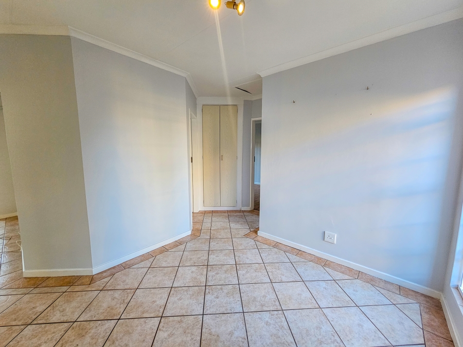 To Let 2 Bedroom Property for Rent in Die Hoewes Gauteng