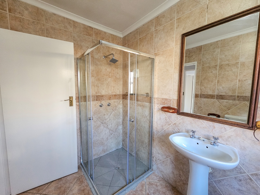 To Let 2 Bedroom Property for Rent in Die Hoewes Gauteng