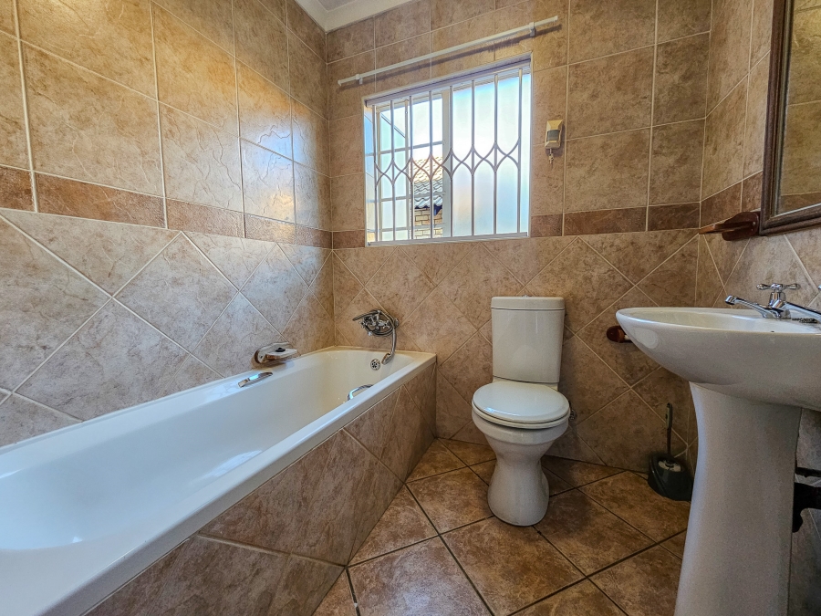 To Let 2 Bedroom Property for Rent in Die Hoewes Gauteng