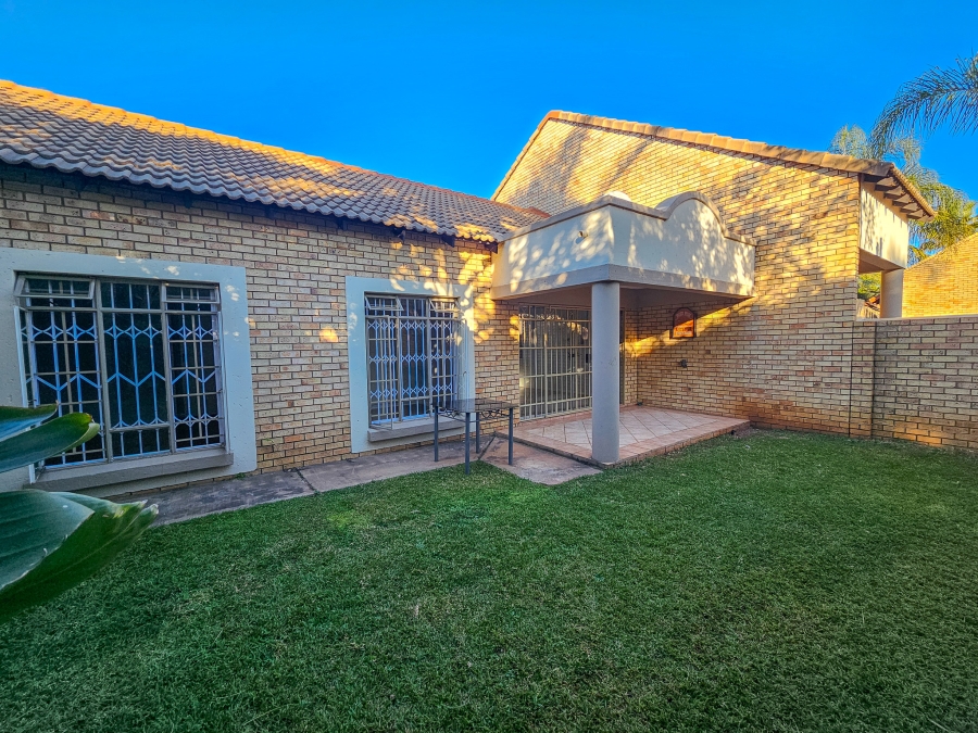 To Let 2 Bedroom Property for Rent in Die Hoewes Gauteng