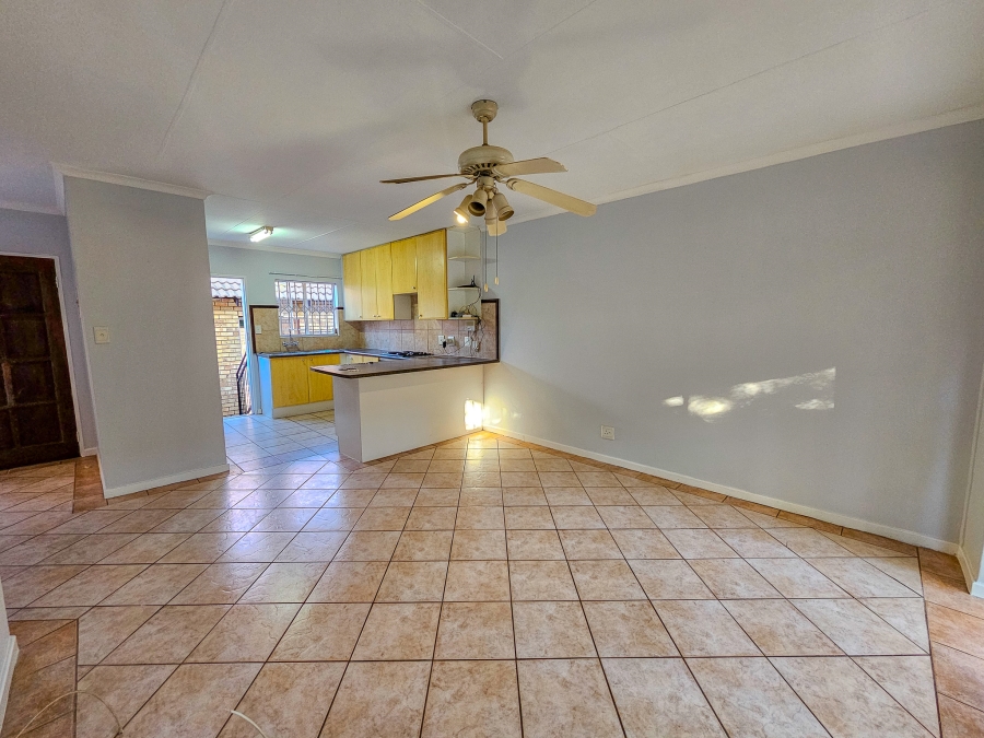To Let 2 Bedroom Property for Rent in Die Hoewes Gauteng