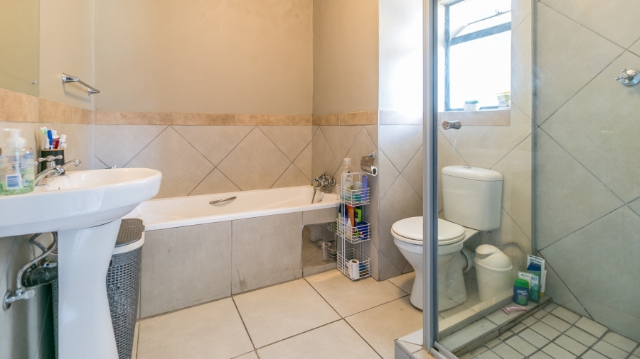 2 Bedroom Property for Sale in Glen Austin Gauteng