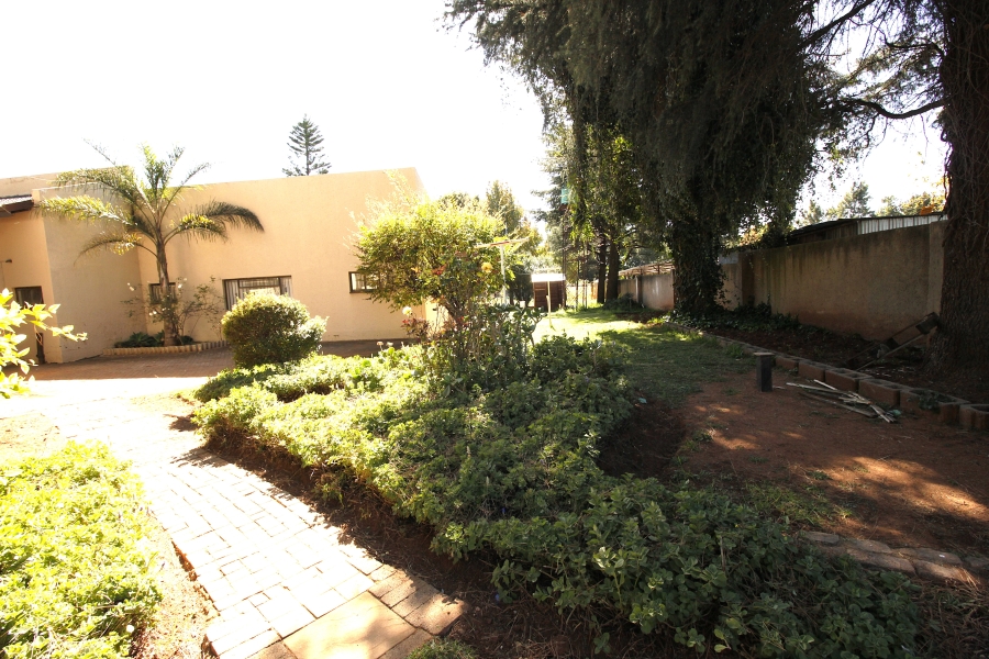 To Let 2 Bedroom Property for Rent in Glen Austin Gauteng