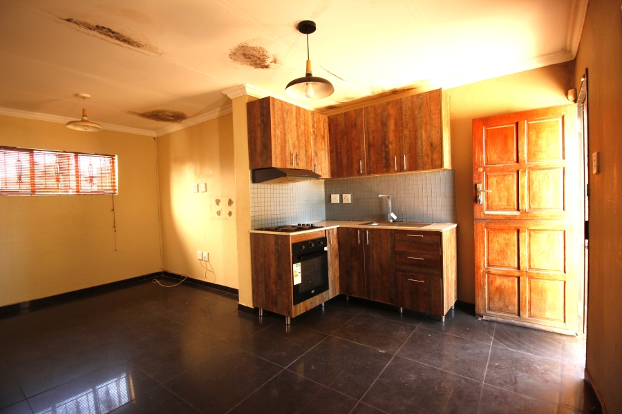To Let 2 Bedroom Property for Rent in Glen Austin Gauteng