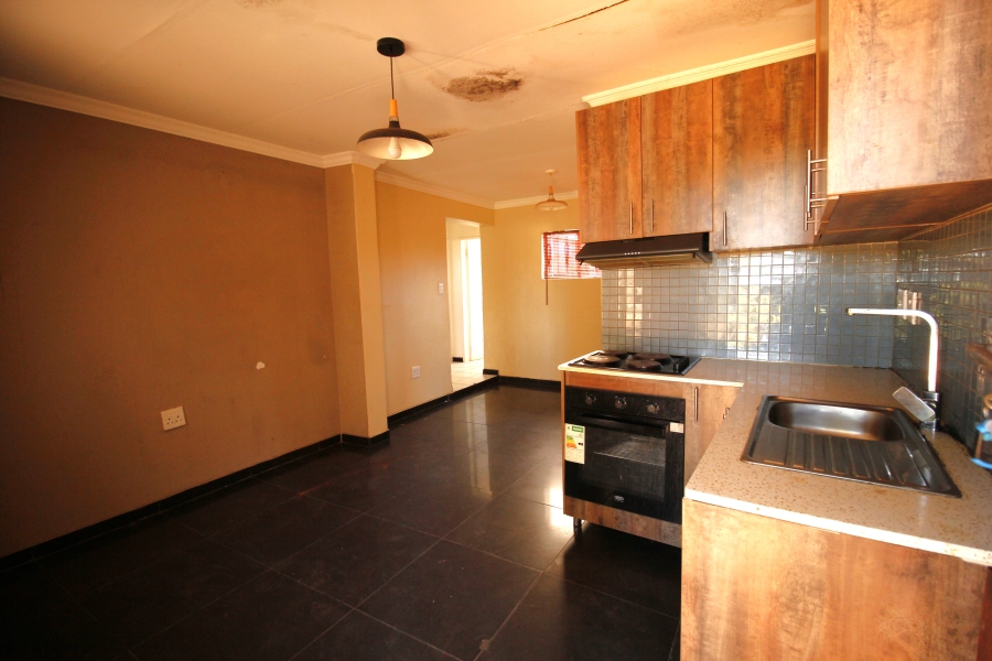 To Let 2 Bedroom Property for Rent in Glen Austin Gauteng