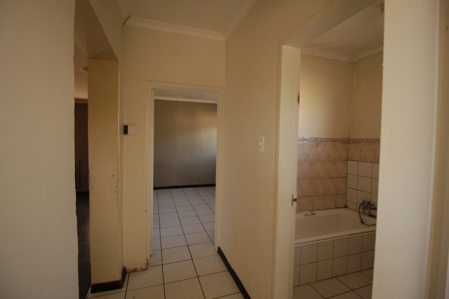 To Let 2 Bedroom Property for Rent in Glen Austin Gauteng