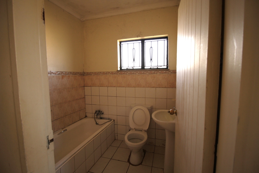 To Let 2 Bedroom Property for Rent in Glen Austin Gauteng