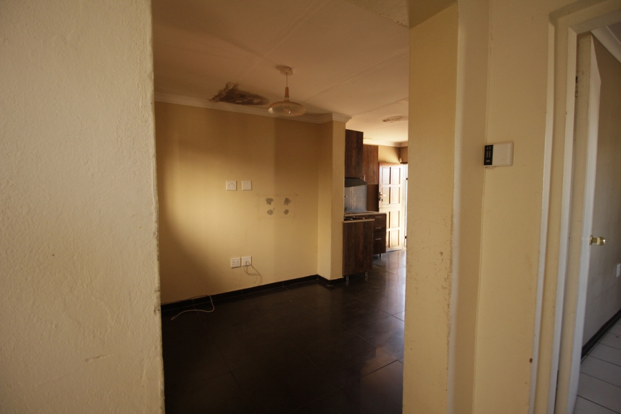 To Let 2 Bedroom Property for Rent in Glen Austin Gauteng