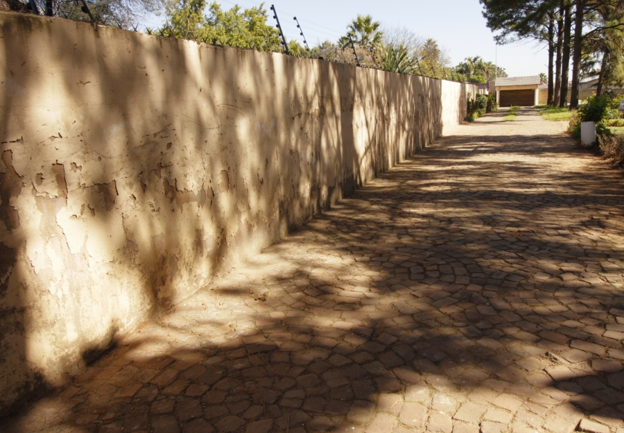 To Let 2 Bedroom Property for Rent in Glen Austin Gauteng