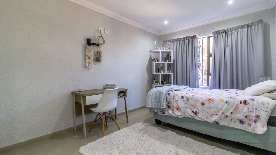 4 Bedroom Property for Sale in Glenvista Gauteng