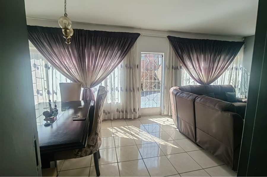 To Let 3 Bedroom Property for Rent in Florida Gauteng