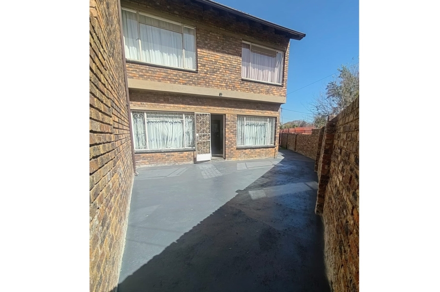 To Let 3 Bedroom Property for Rent in Florida Gauteng