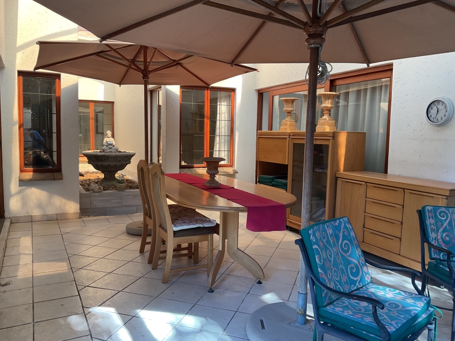 4 Bedroom Property for Sale in Silver Lakes Golf Estate Gauteng