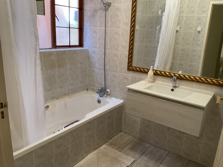 4 Bedroom Property for Sale in Silver Lakes Golf Estate Gauteng