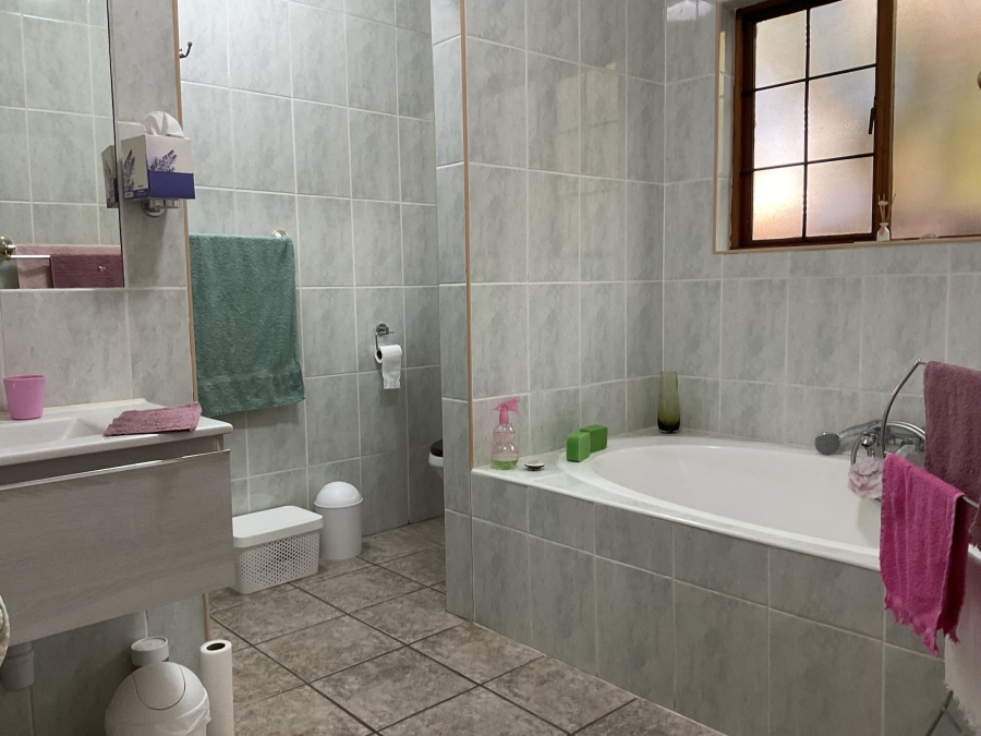 4 Bedroom Property for Sale in Silver Lakes Golf Estate Gauteng
