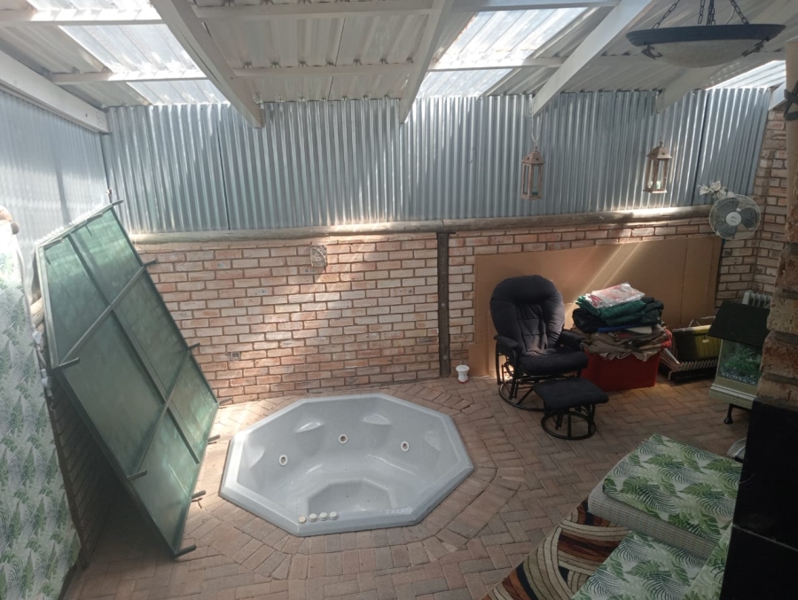 3 Bedroom Property for Sale in Greenhills Gauteng