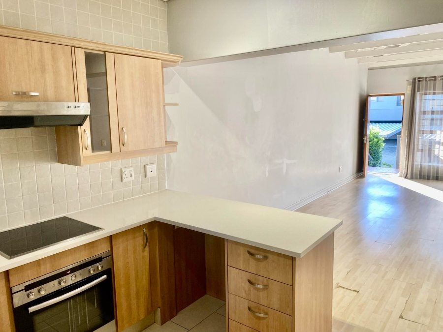 To Let 2 Bedroom Property for Rent in Eltonhill Gauteng