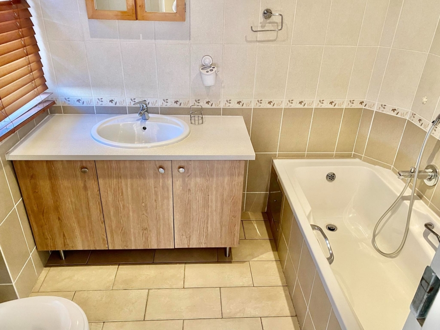 To Let 2 Bedroom Property for Rent in Eltonhill Gauteng