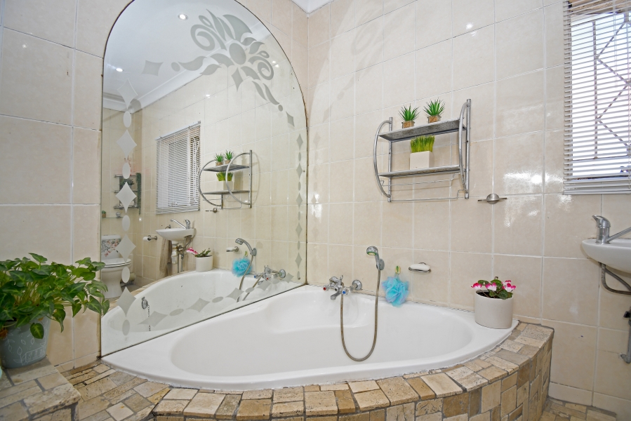 4 Bedroom Property for Sale in Berario Gauteng
