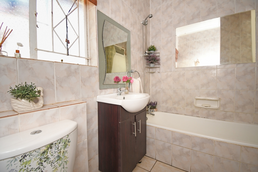 4 Bedroom Property for Sale in Berario Gauteng
