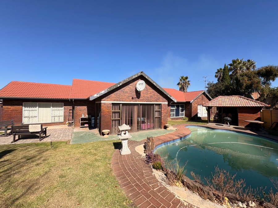 4 Bedroom Property for Sale in Dalpark Proper Gauteng