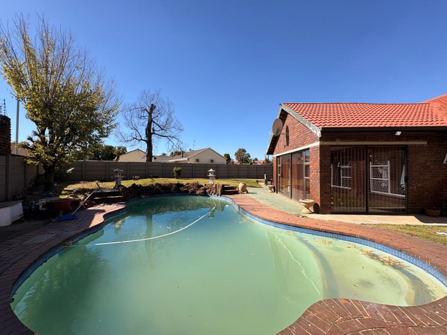 4 Bedroom Property for Sale in Dalpark Proper Gauteng