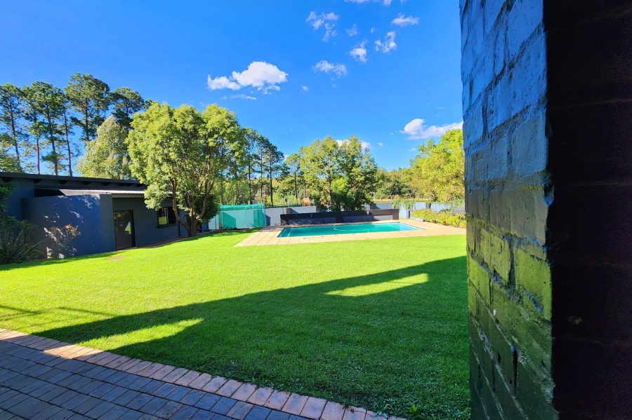 7 Bedroom Property for Sale in Raslouw Gauteng