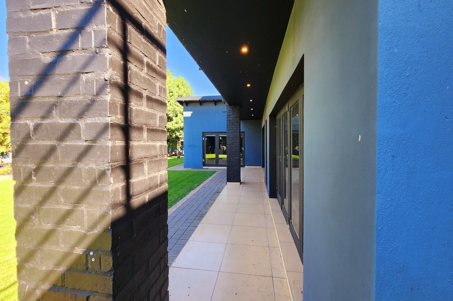 7 Bedroom Property for Sale in Raslouw Gauteng