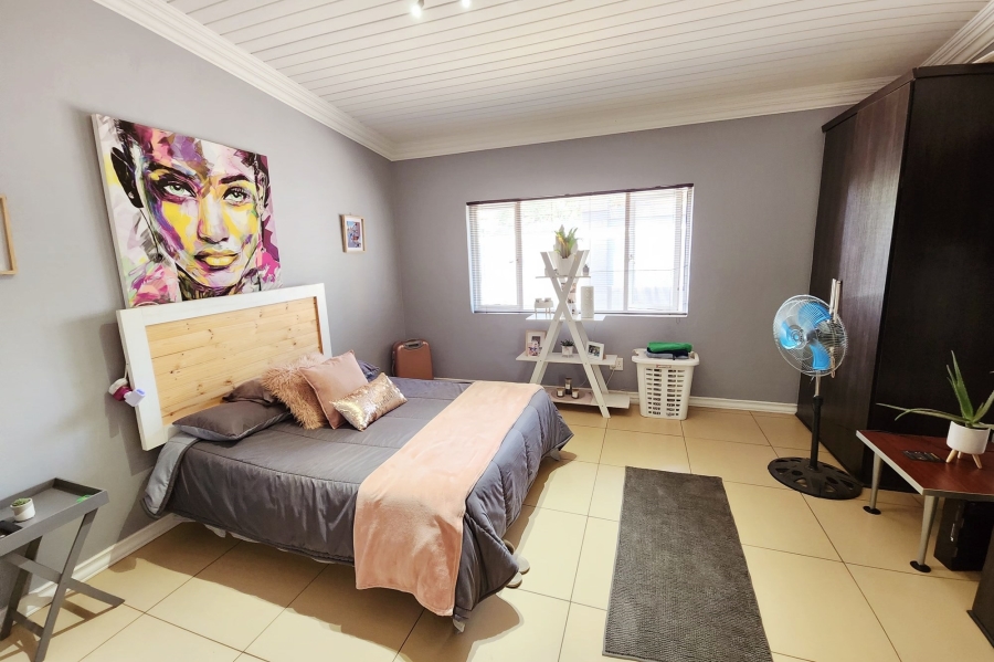 7 Bedroom Property for Sale in Raslouw Gauteng