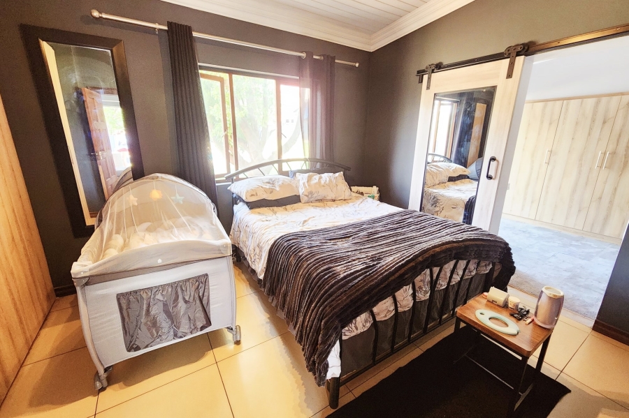 7 Bedroom Property for Sale in Raslouw Gauteng