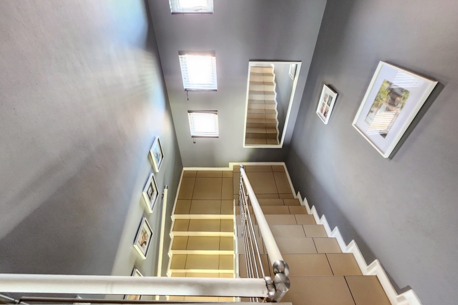 7 Bedroom Property for Sale in Raslouw Gauteng