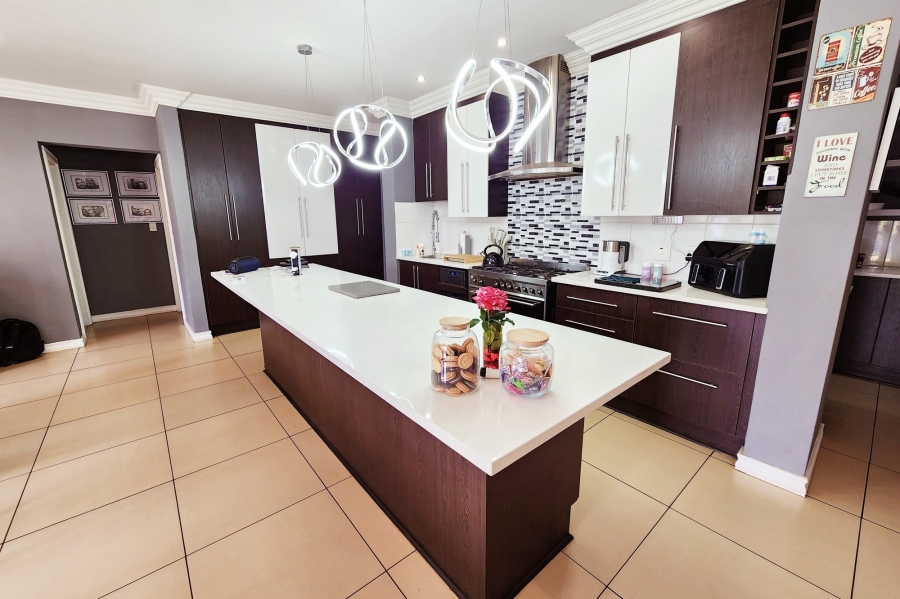 7 Bedroom Property for Sale in Raslouw Gauteng