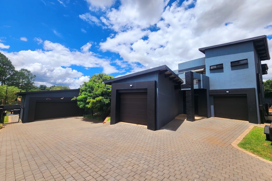 7 Bedroom Property for Sale in Raslouw Gauteng