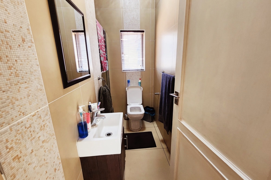 7 Bedroom Property for Sale in Raslouw Gauteng