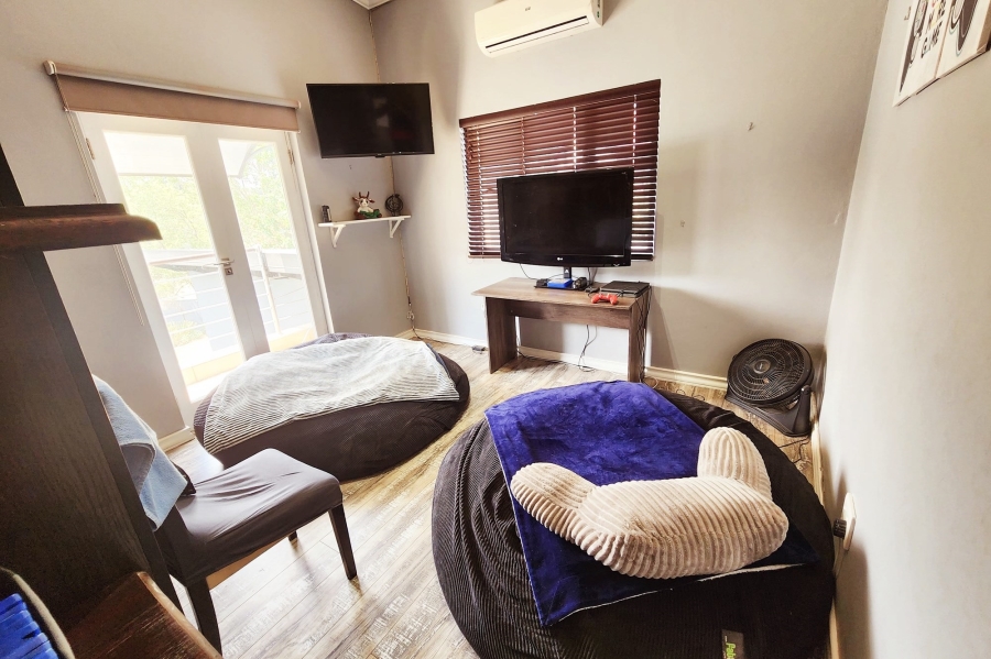 7 Bedroom Property for Sale in Raslouw Gauteng