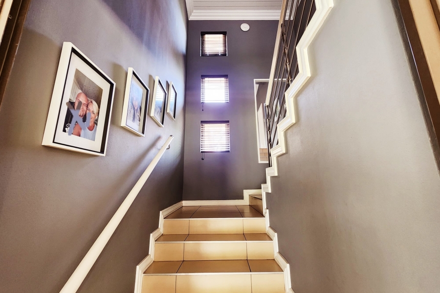 7 Bedroom Property for Sale in Raslouw Gauteng