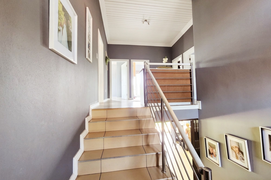 7 Bedroom Property for Sale in Raslouw Gauteng