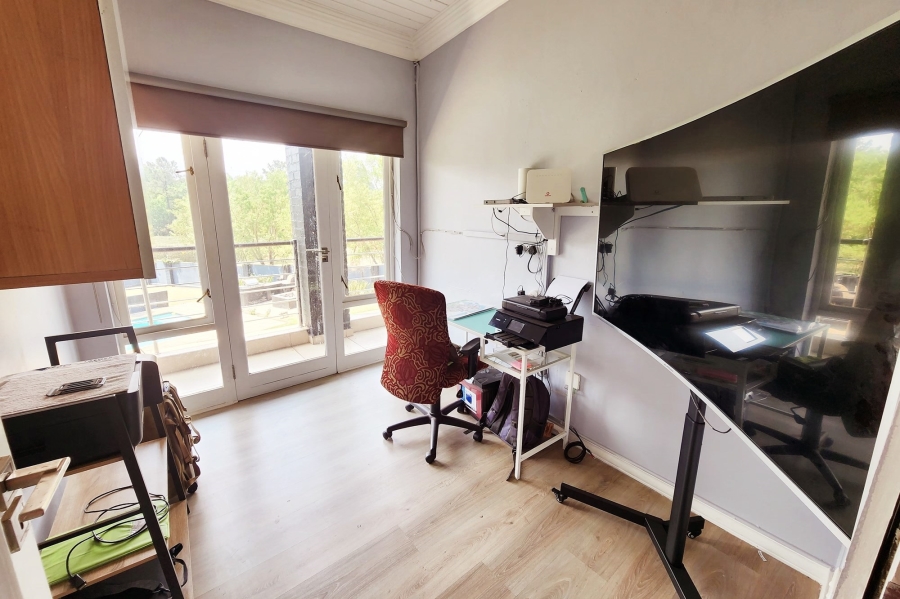 7 Bedroom Property for Sale in Raslouw Gauteng