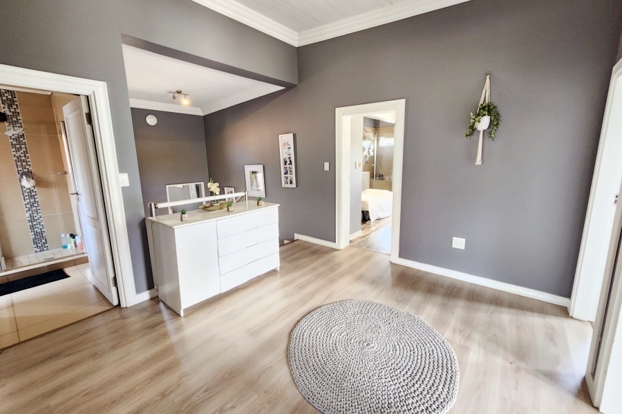 7 Bedroom Property for Sale in Raslouw Gauteng
