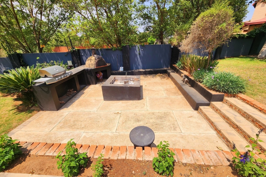 7 Bedroom Property for Sale in Raslouw Gauteng