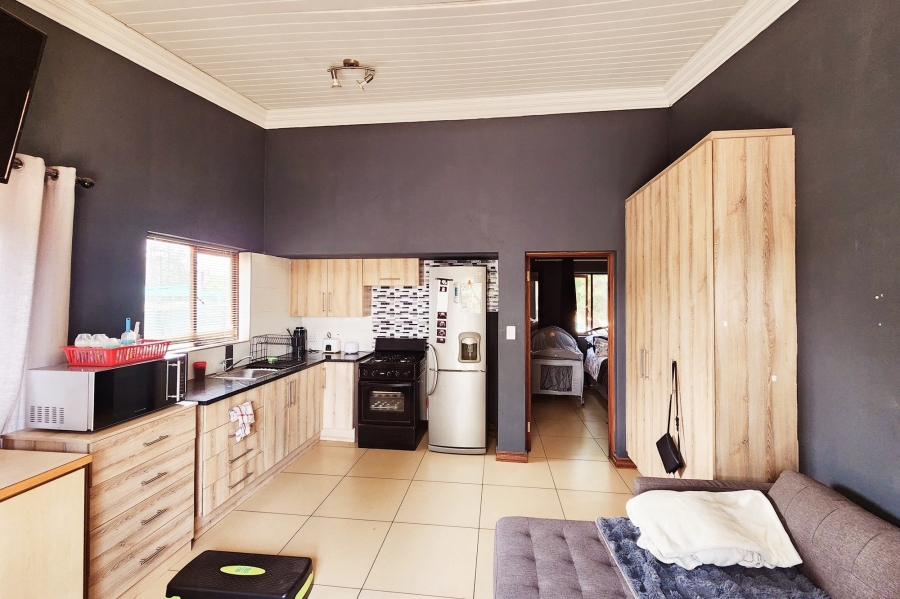 7 Bedroom Property for Sale in Raslouw Gauteng