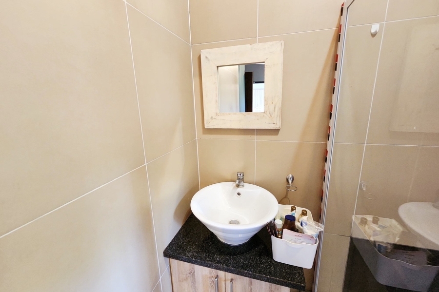 7 Bedroom Property for Sale in Raslouw Gauteng