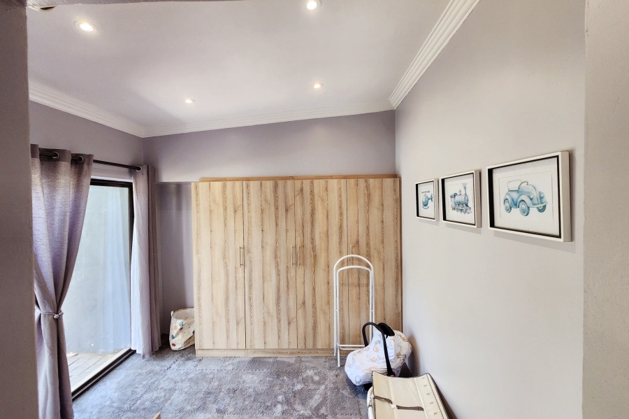 7 Bedroom Property for Sale in Raslouw Gauteng