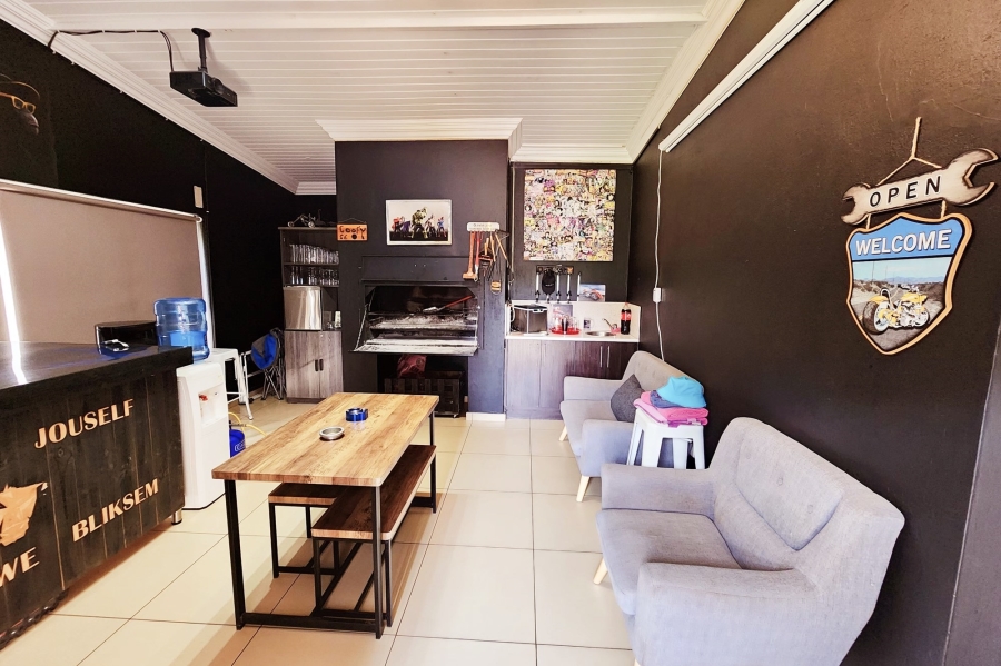 7 Bedroom Property for Sale in Raslouw Gauteng