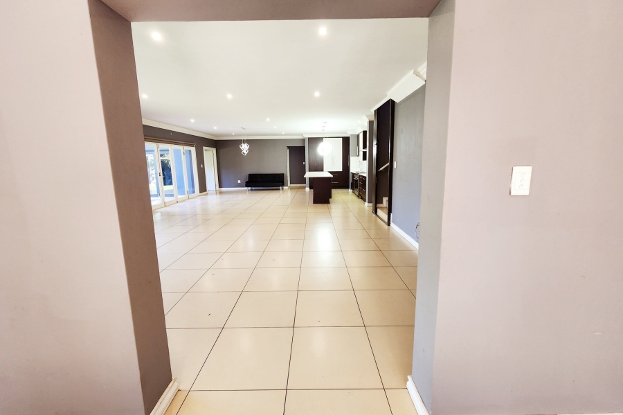 7 Bedroom Property for Sale in Raslouw Gauteng